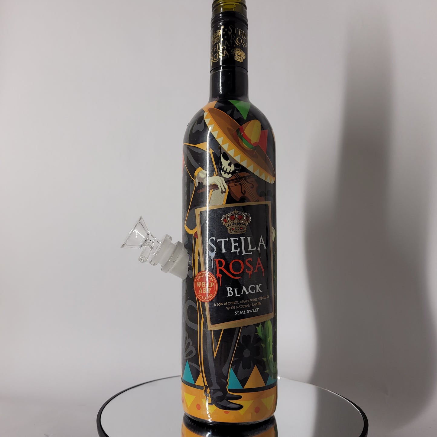 Stella Rosa Black (Limited Edition Wrap Art Collection) Bong