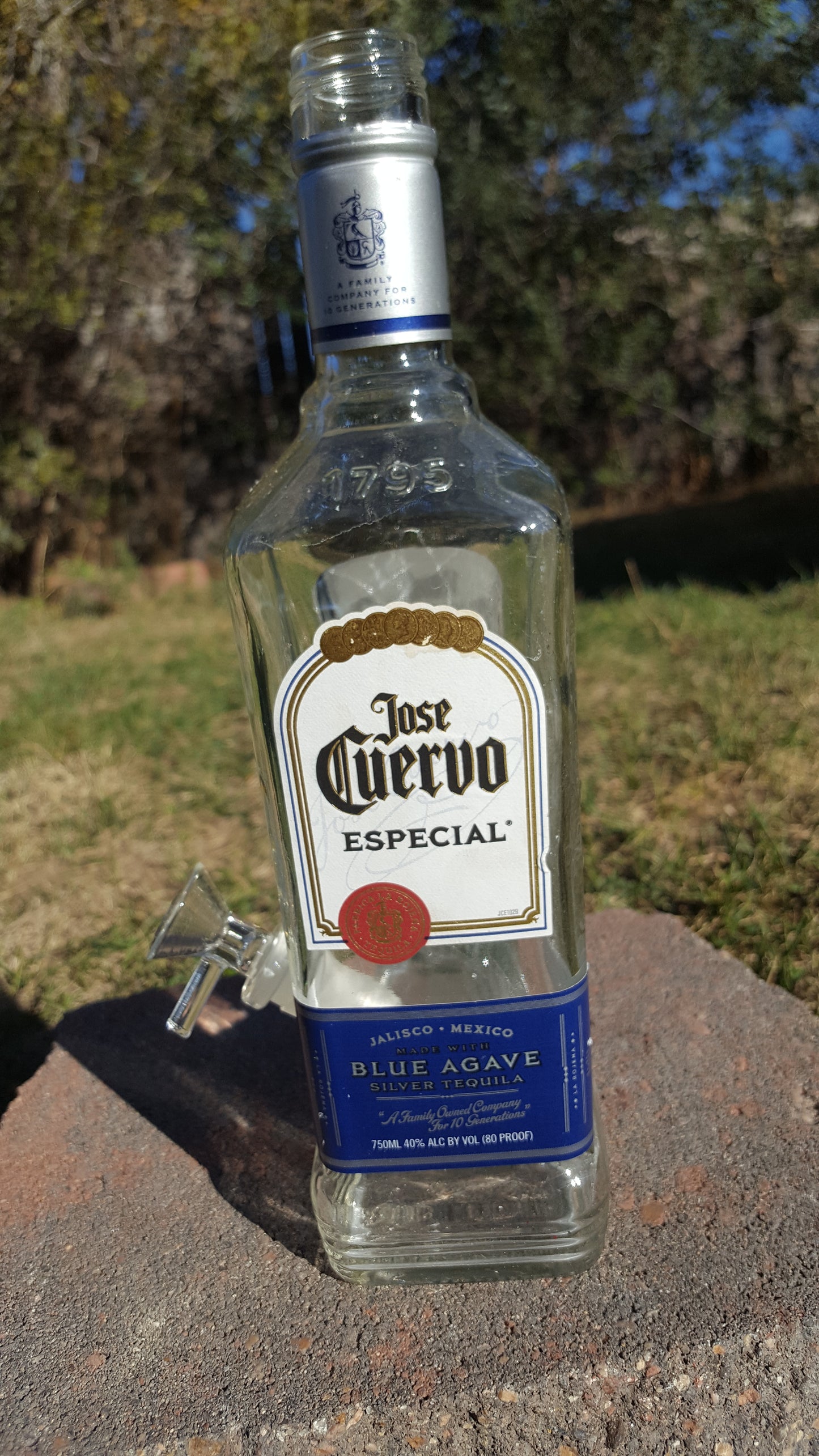 JOSE CUERVO ESPECIAL BONG